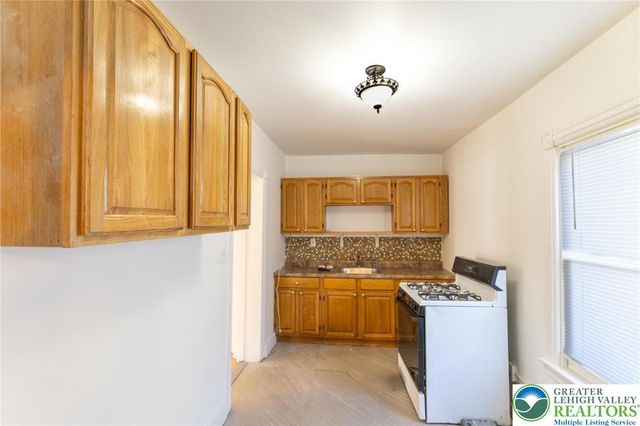 233 North Poplar Street, Allentown City, PA 18102