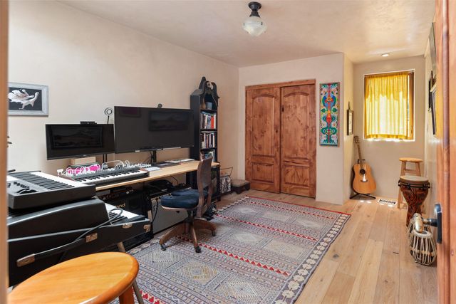 1026 Stagecoach Road, Santa Fe, NM 87501