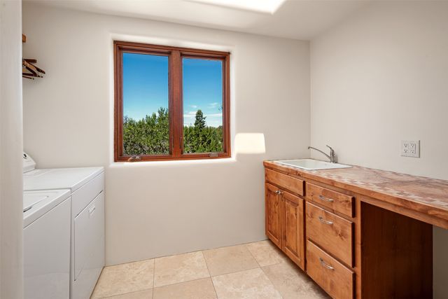 1026 Stagecoach Road, Santa Fe, NM 87501