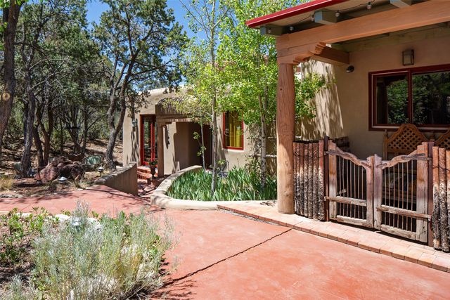 1026 Stagecoach Road, Santa Fe, NM 87501