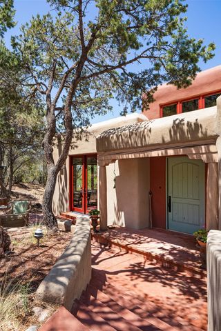 1026 Stagecoach Road, Santa Fe, NM 87501