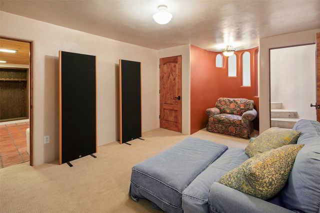1026 Stagecoach Road, Santa Fe, NM 87501