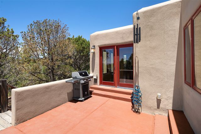 1026 Stagecoach Road, Santa Fe, NM 87501