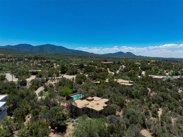 1026 Stagecoach Road, Santa Fe, NM 87501