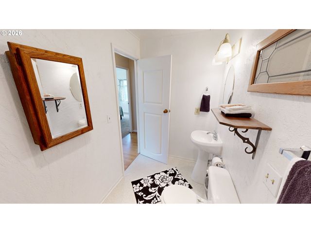99005 W FREEMAN Ln, Brookings, OR 97415