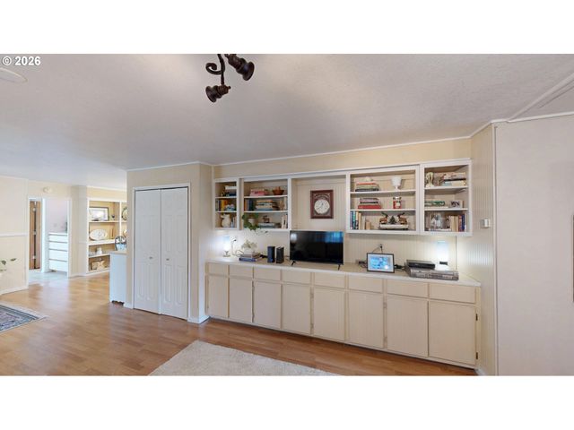 99005 W FREEMAN Ln, Brookings, OR 97415
