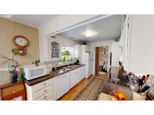 99005 W FREEMAN Ln, Brookings, OR 97415