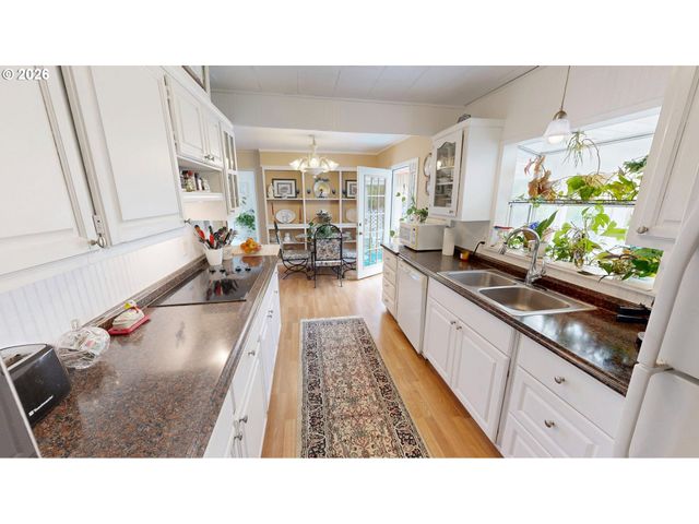 99005 W FREEMAN Ln, Brookings, OR 97415