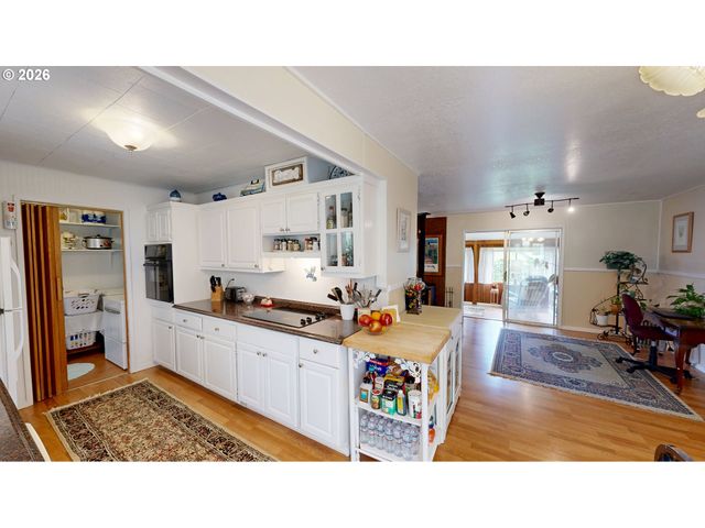 99005 W FREEMAN Ln, Brookings, OR 97415