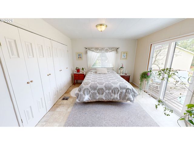 99005 W FREEMAN Ln, Brookings, OR 97415