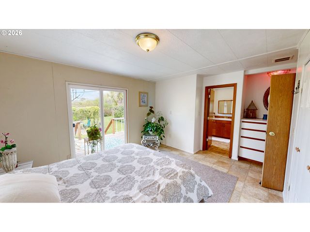 99005 W FREEMAN Ln, Brookings, OR 97415