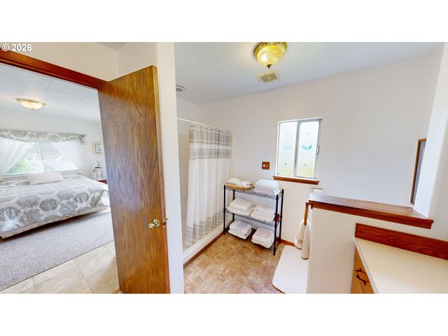 99005 W FREEMAN Ln, Brookings, OR 97415