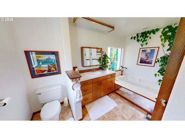 99005 W FREEMAN Ln, Brookings, OR 97415