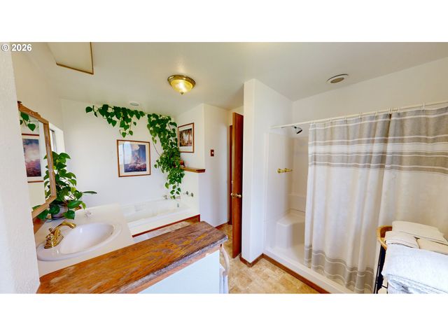 99005 W FREEMAN Ln, Brookings, OR 97415