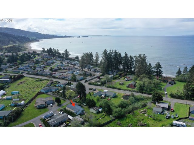 99005 W FREEMAN Ln, Brookings, OR 97415
