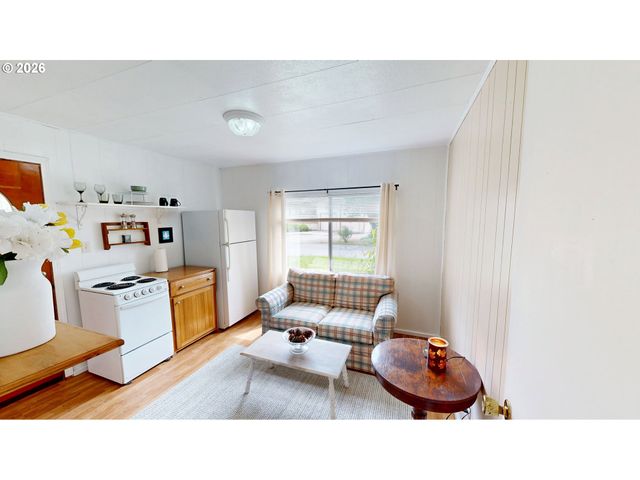 99005 W FREEMAN Ln, Brookings, OR 97415