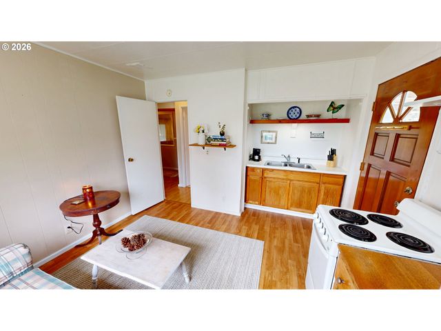 99005 W FREEMAN Ln, Brookings, OR 97415