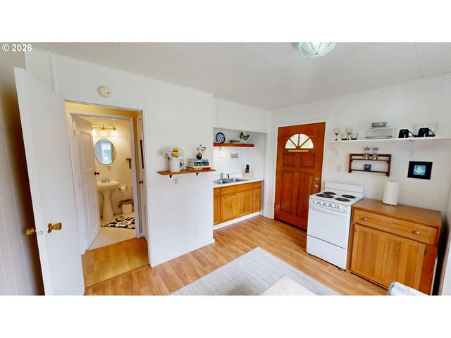 99005 W FREEMAN Ln, Brookings, OR 97415