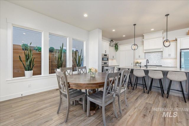 8872 W Suttle Lake Dr, Boise, ID 83714