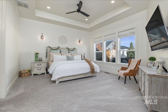 8872 W Suttle Lake Dr, Boise, ID 83714