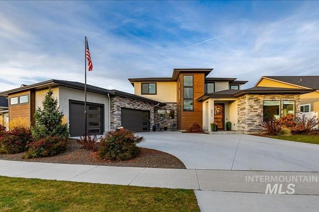 8872 W Suttle Lake Dr, Boise, ID 83714