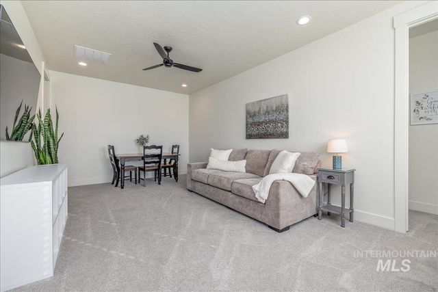 8872 W Suttle Lake Dr, Boise, ID 83714