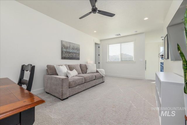 8872 W Suttle Lake Dr, Boise, ID 83714