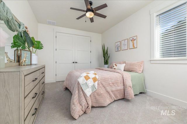 8872 W Suttle Lake Dr, Boise, ID 83714