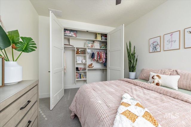 8872 W Suttle Lake Dr, Boise, ID 83714