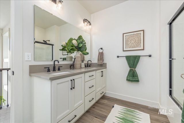 8872 W Suttle Lake Dr, Boise, ID 83714