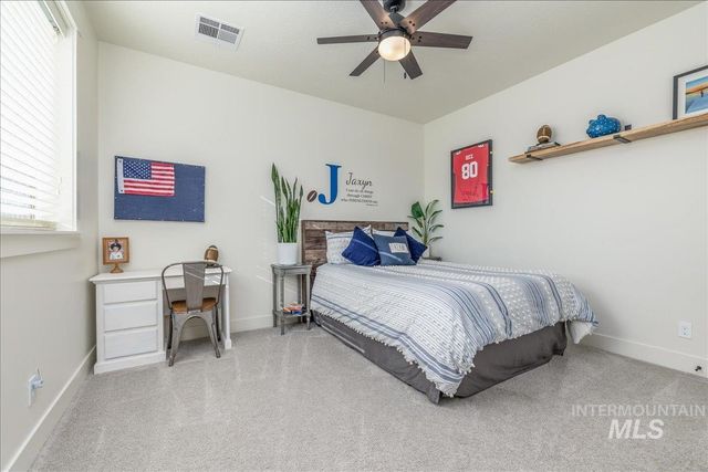 8872 W Suttle Lake Dr, Boise, ID 83714