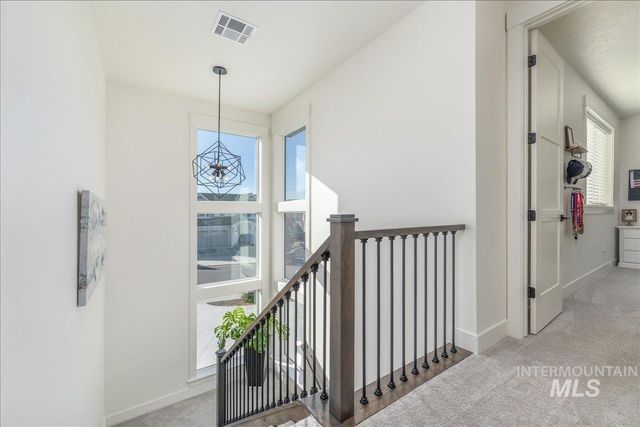 8872 W Suttle Lake Dr, Boise, ID 83714