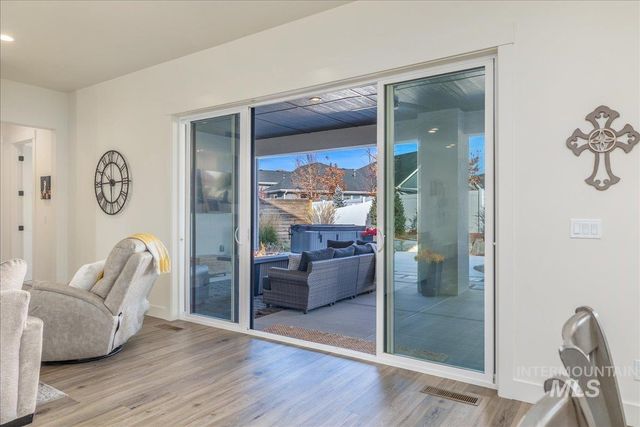 8872 W Suttle Lake Dr, Boise, ID 83714