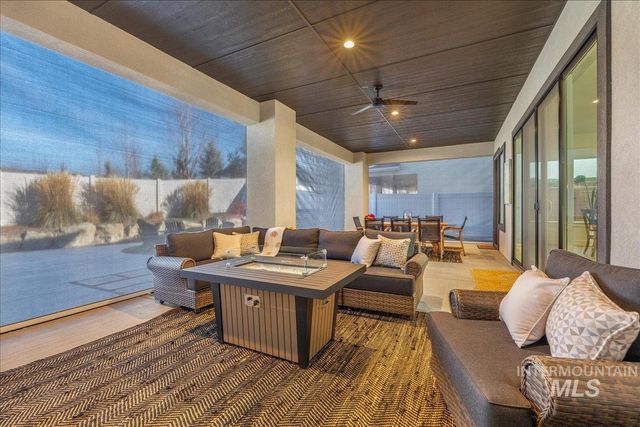 8872 W Suttle Lake Dr, Boise, ID 83714