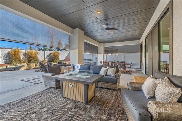 8872 W Suttle Lake Dr, Boise, ID 83714