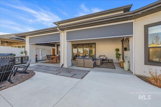 8872 W Suttle Lake Dr, Boise, ID 83714