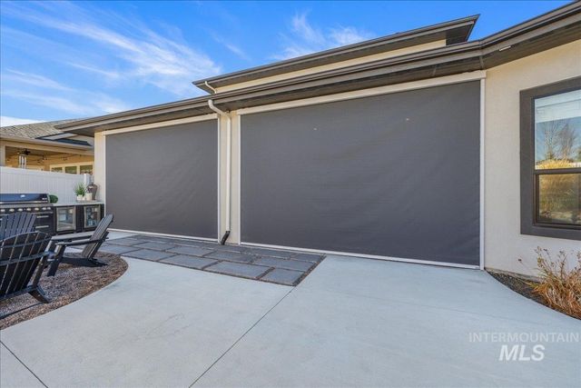 8872 W Suttle Lake Dr, Boise, ID 83714