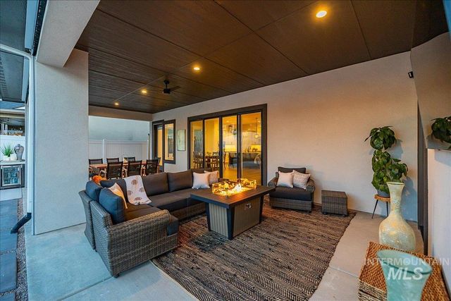 8872 W Suttle Lake Dr, Boise, ID 83714