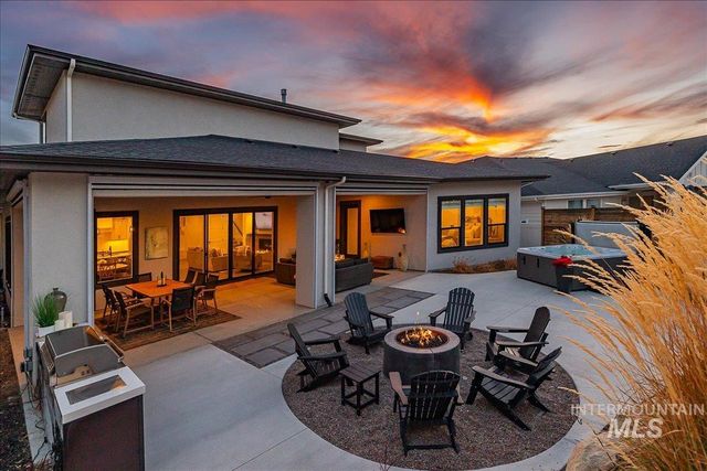 8872 W Suttle Lake Dr, Boise, ID 83714