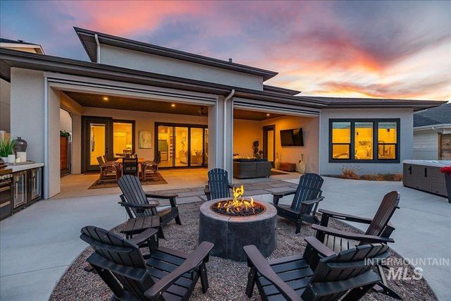 8872 W Suttle Lake Dr, Boise, ID 83714