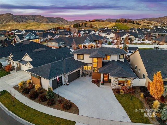 8872 W Suttle Lake Dr, Boise, ID 83714