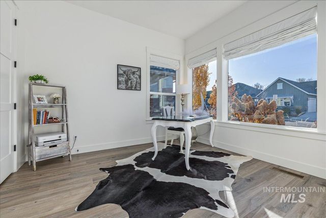 8872 W Suttle Lake Dr, Boise, ID 83714