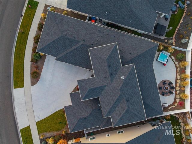 8872 W Suttle Lake Dr, Boise, ID 83714