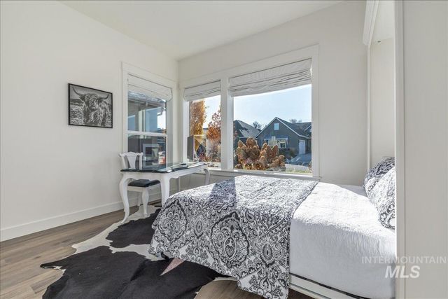 8872 W Suttle Lake Dr, Boise, ID 83714