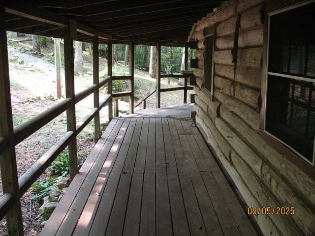 1555 Brown Creek Dr, Crossville, TN 38571