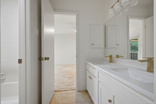 13307 LA VISTA DR, San Antonio, TX 78216