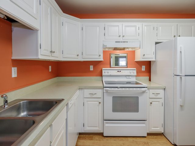 10185 Foxhollow Court, Portage, MI 49024