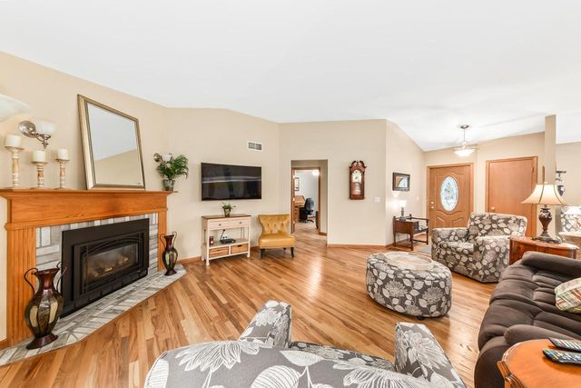 2508 Manchester COURT, Waukesha, WI 53188