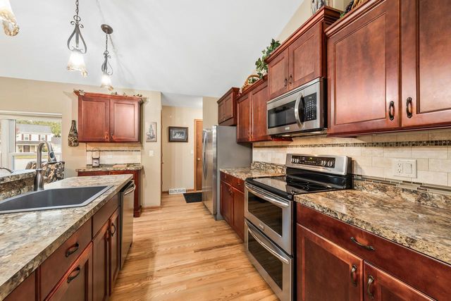 2508 Manchester COURT, Waukesha, WI 53188