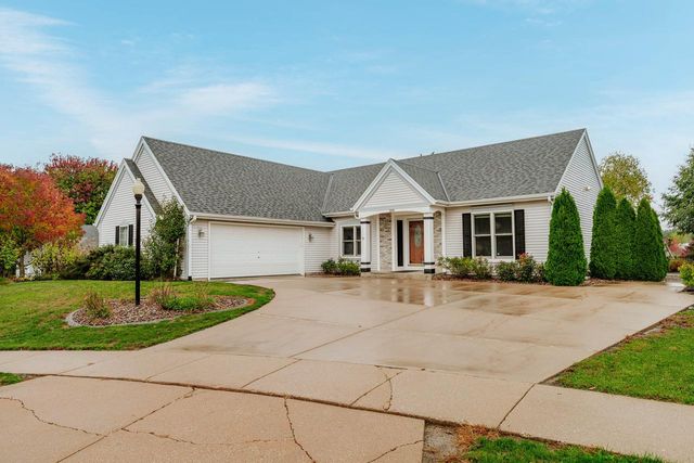 2508 Manchester COURT, Waukesha, WI 53188